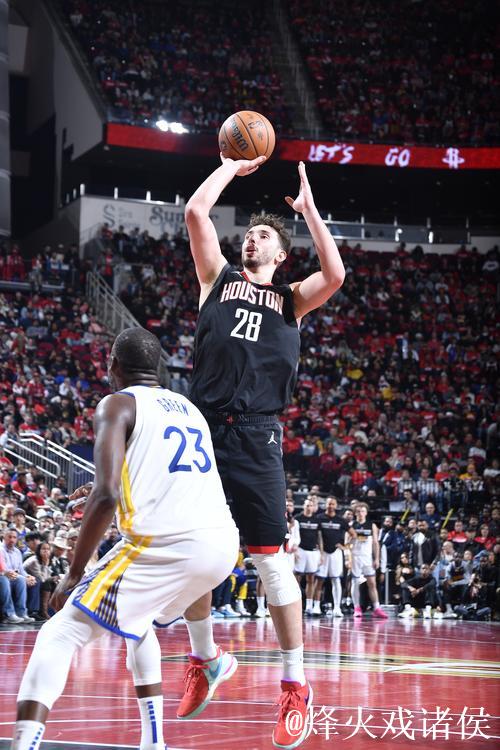 火箭官方发布全场比分海报:加时赛落败,战绩降至16胜7负 火箭官方发布全场比分海报:加时赛落败,战绩降至16胜7负