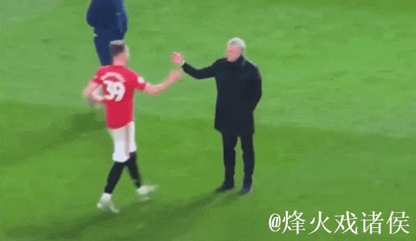 你在他乡还好吗？穆帅揭秘欧冠拿小麦球衣，在曼