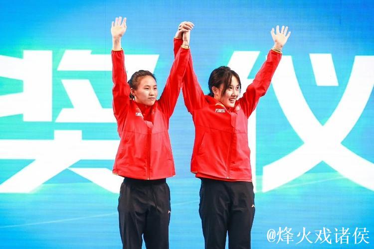 陈芋汐与掌敏洁联手摘得全运会女子双人10米台金牌